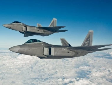 Τι «κρύβει» το F-22; Γιατί οι ΗΠΑ αρνούνται πεισματικά την εξαγωγή του μαχητικού 5ης γενιάς;
